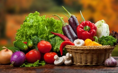 Frutas y verduras en el menú de un restaurante