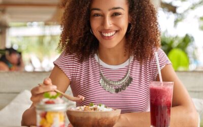 Cómo preparar desayunos saludables con frutas en tu cafetería